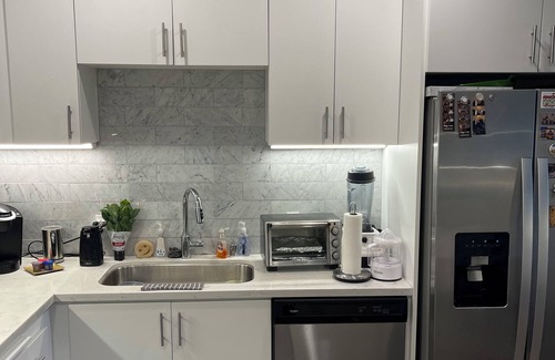 Lower State House | Greatest Downtown Panoramic View - Steps to State Street, Funk Zone, and Beach