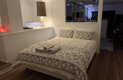 Manly Vale House | Greatly designed studio 15min walk to the Manly beach