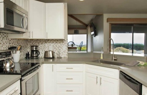 Bodega Bay House | Grebe - Big 5 bedroom on the 8th fairway, great views.