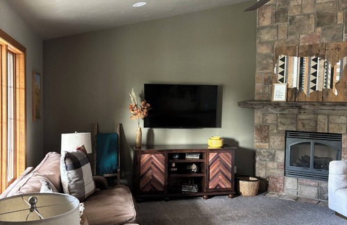 Ashwaubenon House | Green Bay's Hometown Hideaway