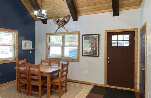 Red River House | Green Cottage On River Street