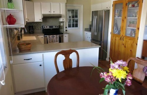 Wapiti House | Green Creek Retreat, panoramic mountain views, close to Yellowstone National Park, pet friendly!