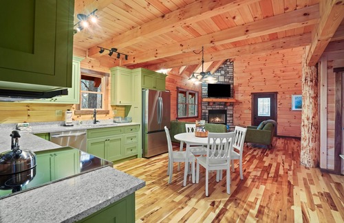 Logan Cabin | Green Frog | Luxury Cabin in the Woods