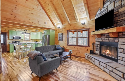 Logan Cabin | Green Frog | Luxury Cabin in the Woods