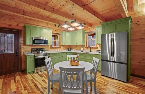 Logan Cabin | Green Frog | Luxury Cabin in the Woods