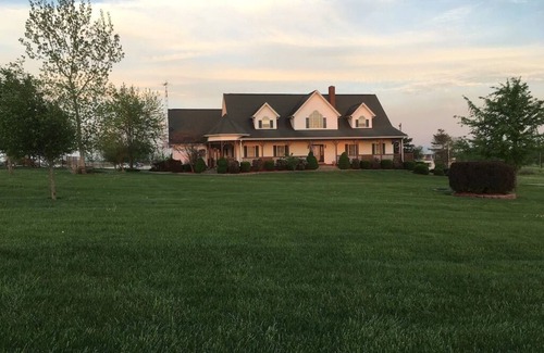Odon House | Green Gables B&B sleeps 24, 6 bdrms 8 beds 5 1/2 baths 2-Full ktch din lvng rms