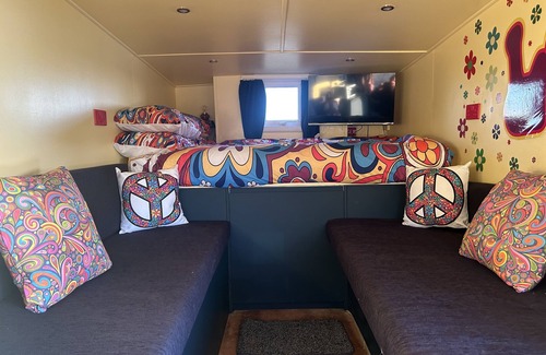 Boston Cottage | Green Goddess fire engine - a quirky vehicle that sleeps 4 guests in 1 bedroom