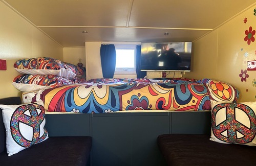 Boston Cottage | Green Goddess fire engine - a quirky vehicle that sleeps 4 guests in 1 bedroom