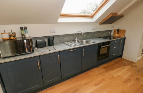 Carmarthen Cottage | GREEN GROVE BARN, pet friendly, with a garden in Carmarthen