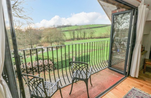 Carmarthen Cottage | GREEN GROVE BARN, pet friendly, with a garden in Carmarthen