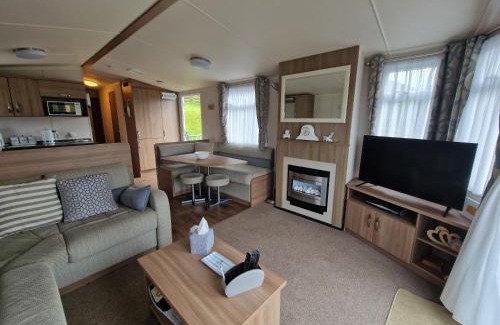 Aberystwyth House | Green Heaven at Clarach Bay Spacious 3 BedPet Friendly Luxury Steps from the Sea