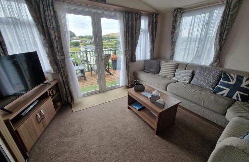 Aberystwyth House | Green Heaven at Clarach Bay Spacious 3 BedPet Friendly Luxury Steps from the Sea