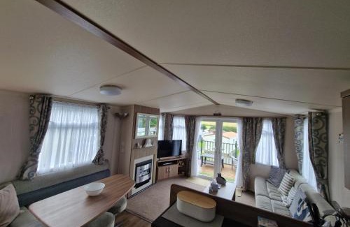 Aberystwyth House | Green Heaven at Clarach Bay Spacious 3 BedPet Friendly Luxury Steps from the Sea