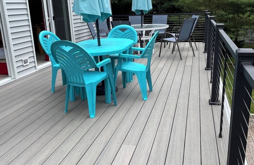 Kenyon House | Green Hill Beach 1 Mile - 5 Bedroom with new large deck. Sleeps 9