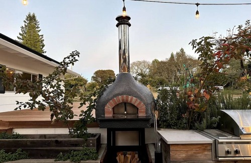 Freestone Cottage | Green Hill Retreat w/Pool, Hot Tub, Orchard & BBQ
