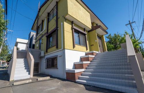 Minami House | Green Hills Sapporo 5 bedroom 10 beds 2 bath 2 free parking spaces