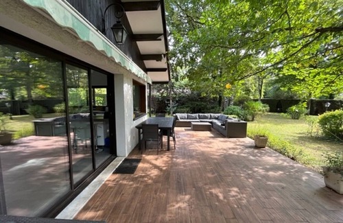 Savigny-sur-Clairis Cottage | Green house for rent