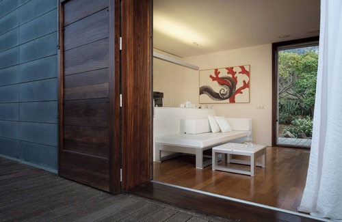 Ustica Villa | Green house