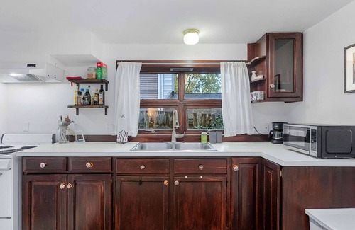 Wallingford Apartment | Green Lake Zen Garden Basement