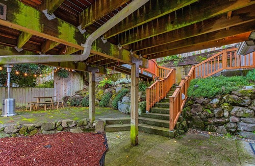 Wallingford Apartment | Green Lake Zen Garden Basement