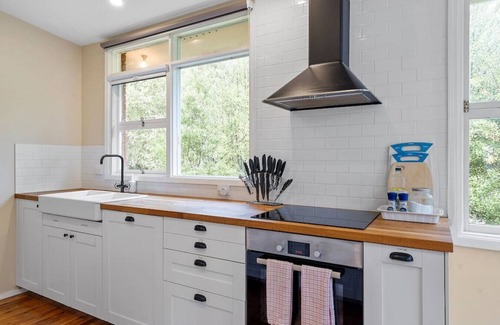 Wentworth Falls House | Green Leaf Retreat/PETS ALLOWED/FREE PARKING/CLOSE TO KATOOMBA & BLUE MOUNTAINS!