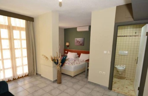 Turunc Hotel | green mar suits