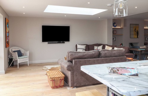 Newport Cottage | GREEN MEADOWS, pet friendly, with open fire in Newport, Pembrokeshire