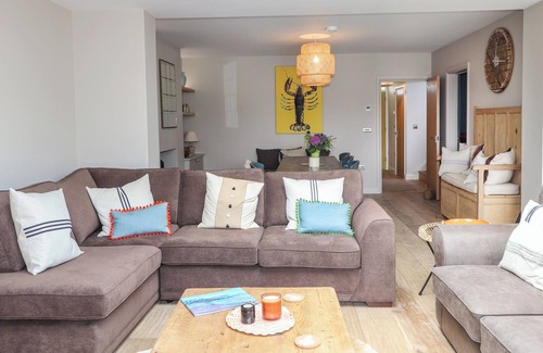 Newport Cottage | GREEN MEADOWS, pet friendly, with open fire in Newport, Pembrokeshire