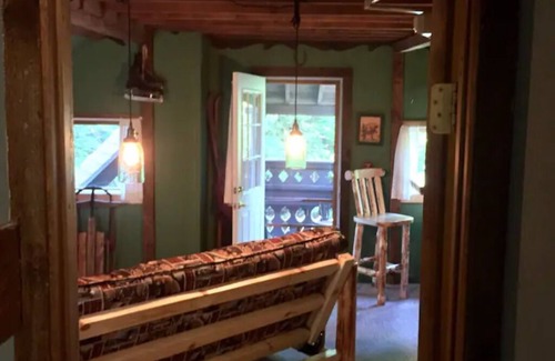 Waterbury Cabin | Green Mountain - Grunberg Haus Inn & Cabins