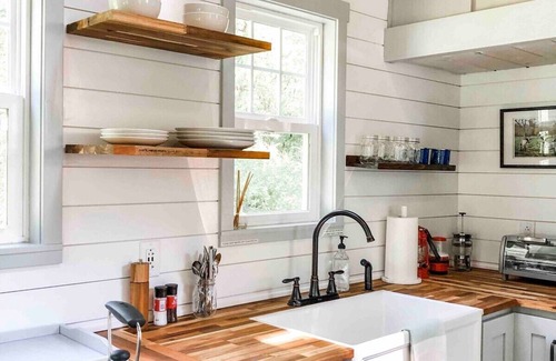 Jamaica Apartment | Green Mountain Tiny House: a mountainside retreat