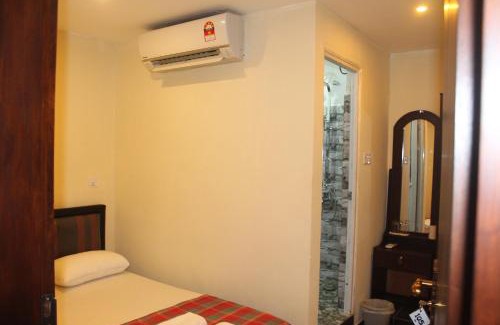 Wellawatta North Hotel | Green Palace Colombo