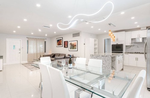 Hollywood Hills Apartment | Green Paradise Villa – with Pool & Jacuzzi