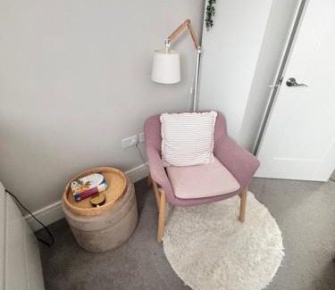 Reading Bed & Breakfast | Green Park 4 bed LUX with parking ,M4 Jct 11