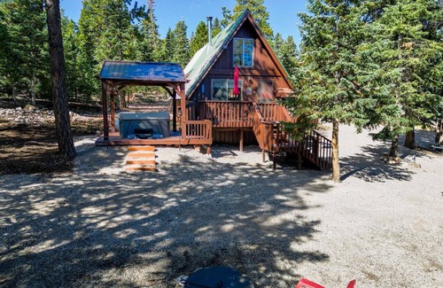 Meadow View Heights Cabin | Green Pines Cottage!