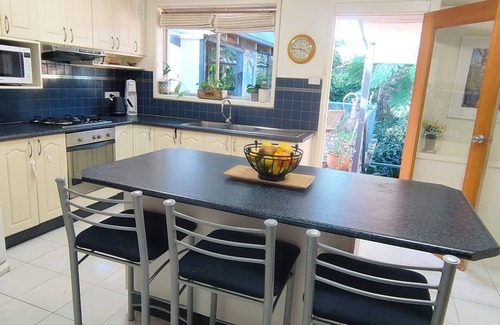 Baulkham Hills House | Green Retreat 30 mins to Sydney city