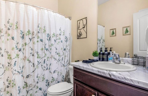 Hinesville House | Green retreat near Ft. Stewart