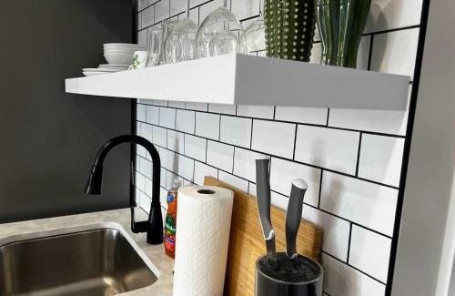 Downtown Apartment | Green Room Calm Studio Stunning Downtown Views, Unit 8