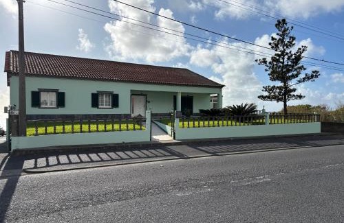 Ponta Delgada House | Green Tropical House