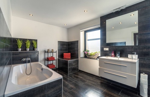 Weibern Apartment | Green Valley Lounge - Homesite Apartments