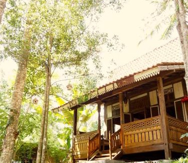 Sidemen Bed & Breakfast | Green Vanilla Bungalow