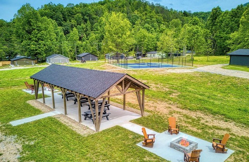 Cosby Cottage | Greenbriar Place, Pickleball Court, Creek, WIFI, Mountain Views, Starting at $79