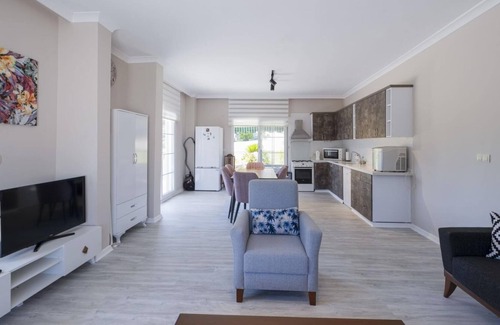 Avlana House | Greenery Home with Shared Pool in Marmaris