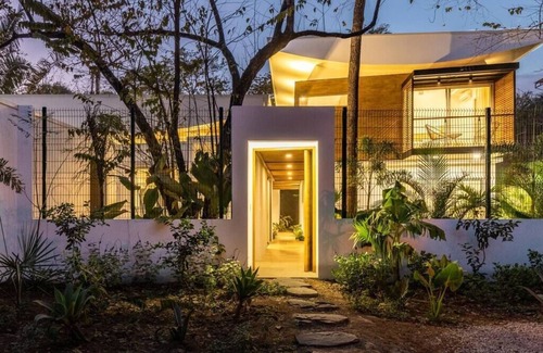 Playa Guiones Villa | GREENHOUSE1&2 – 2 ADJOINING BEACHSIDE HOMES - 7 BEDROOM COMPLEX