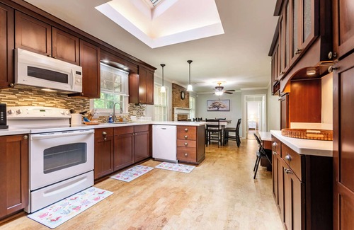 Greensboro House | Greensboro 2BR | Cozy, Family-Ready Home