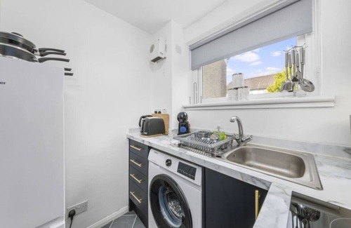 Glasgow Westend House | Greenside Getaway Newarthill