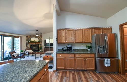 Rome House | Greenside on Lake Arrowhead Golf open floor plan, great location, Golden Teen