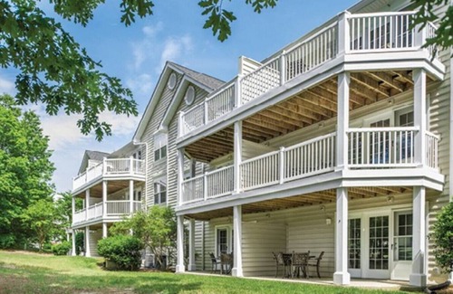 Berkeley Condo | Greensprings 4 bedroom · Spacious, 4 Bedroom Family Suite in Williamsburg!