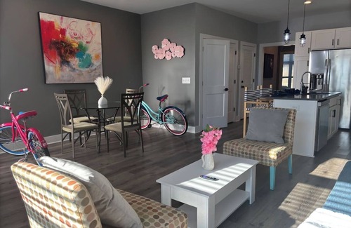Dunean Apartment | Greenville Gem | Scenic Balcony Views & Free Parkg