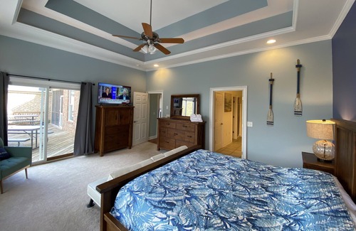 Five Forks House | GREENVILLE, SC WATERFRONT EXECUTIVE HOME -WIFI GAME RM/STUDY GREAT VIEW