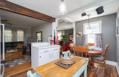 Greenville - Spartanburg House | Greenvllle Cottage Near BJU, Furman, NGU & Downtown w/Hot Tub & Grill Deck!